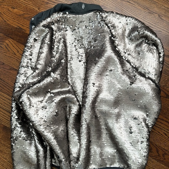 Free People Hit The Slopes
NWT Sequin Jacket FP Movement
Size XL - Picture 5 of 5